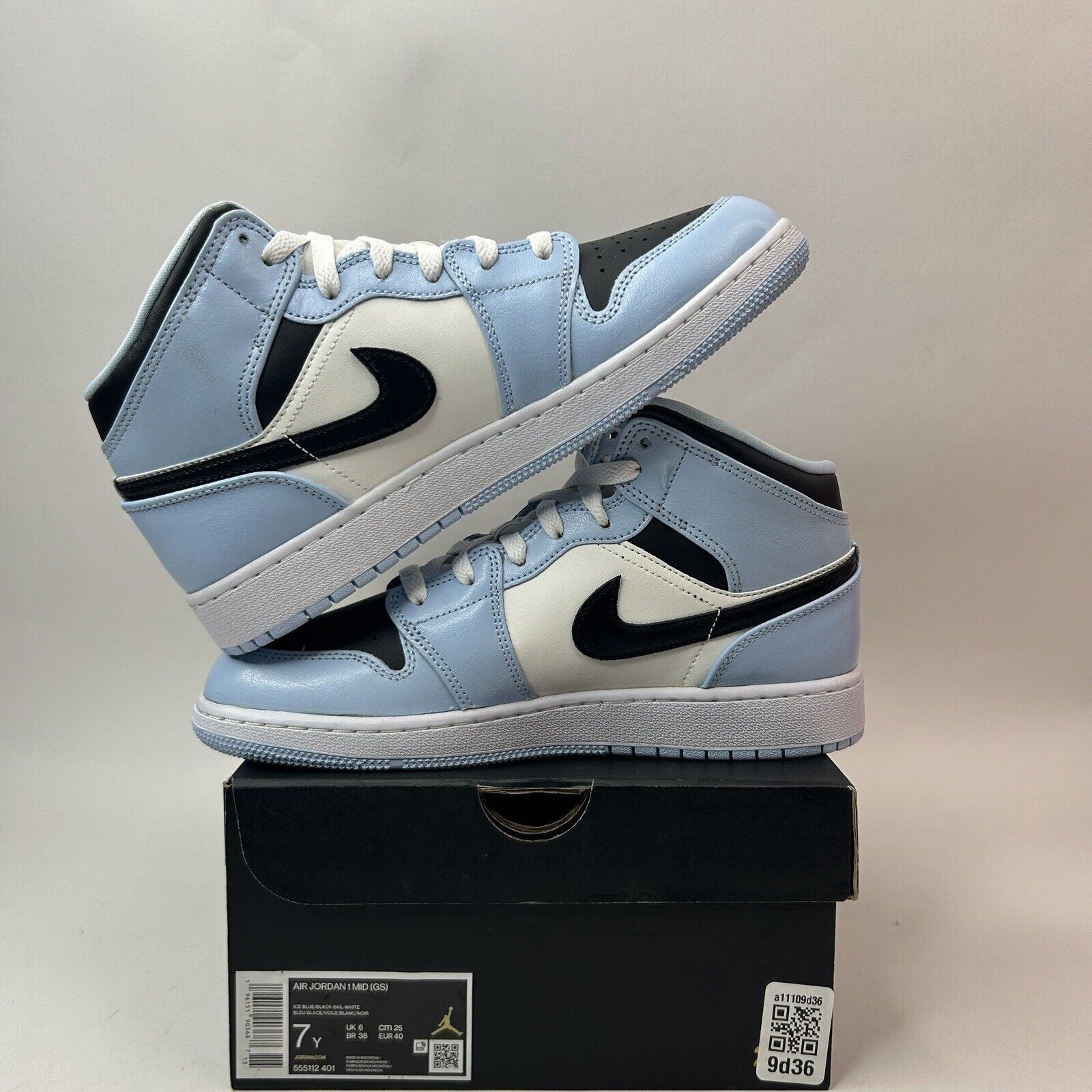 Jordan Brand Nike Air Jordan 1 Mid Retro GS “Ice Blue/UNC” 2023 Size US 8.5 / IT 38.5 - 3 Thumbnail