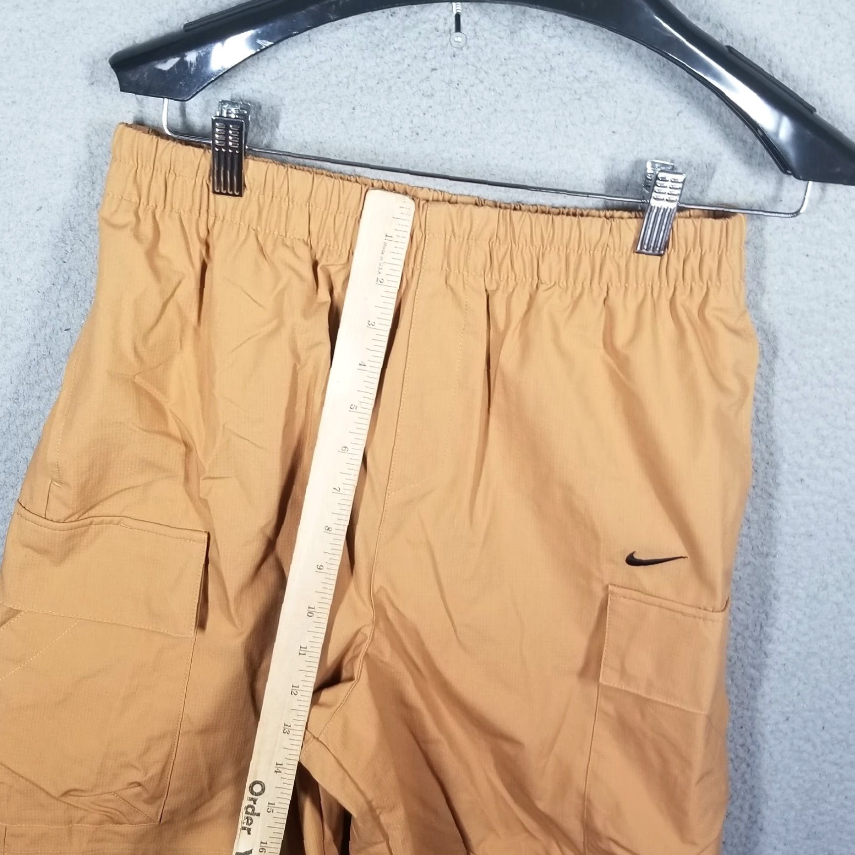 Nike VINTAGE Nike Men Cargo Shorts Activewear Casual Drawstring Pockets Brown Small 8" Inseam Size US 29 - 6 Thumbnail