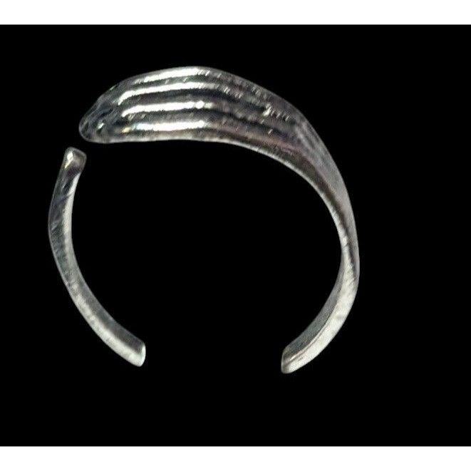 Other Gothic Skeleton Hand Silver Tone Fashion Ring Size 5 1/2 Size ONE SIZE - 7 Thumbnail