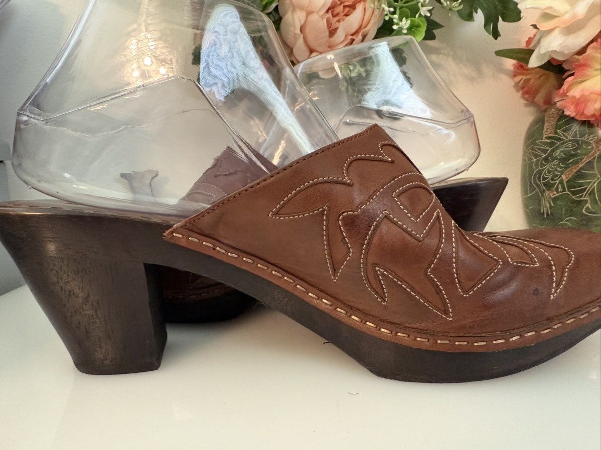 Vintage Gianni Bini Brown Tooled Leather Clogs/Mules 9.5 Western Sq Size US 9.5 / IT 39.5 - 9 Thumbnail