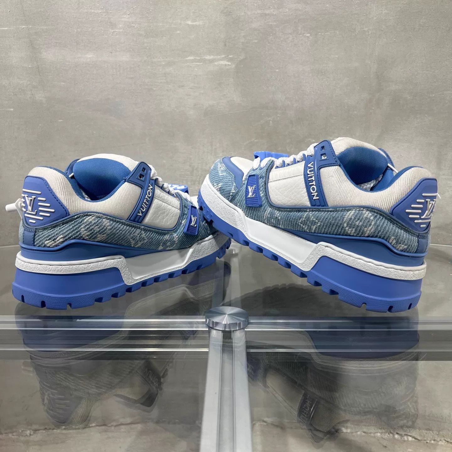 Louis Vuitton LV Trainer Maxi White Blue Denim Pika UK4.5/38.5 Size US 8 / IT 38 - 5 Thumbnail