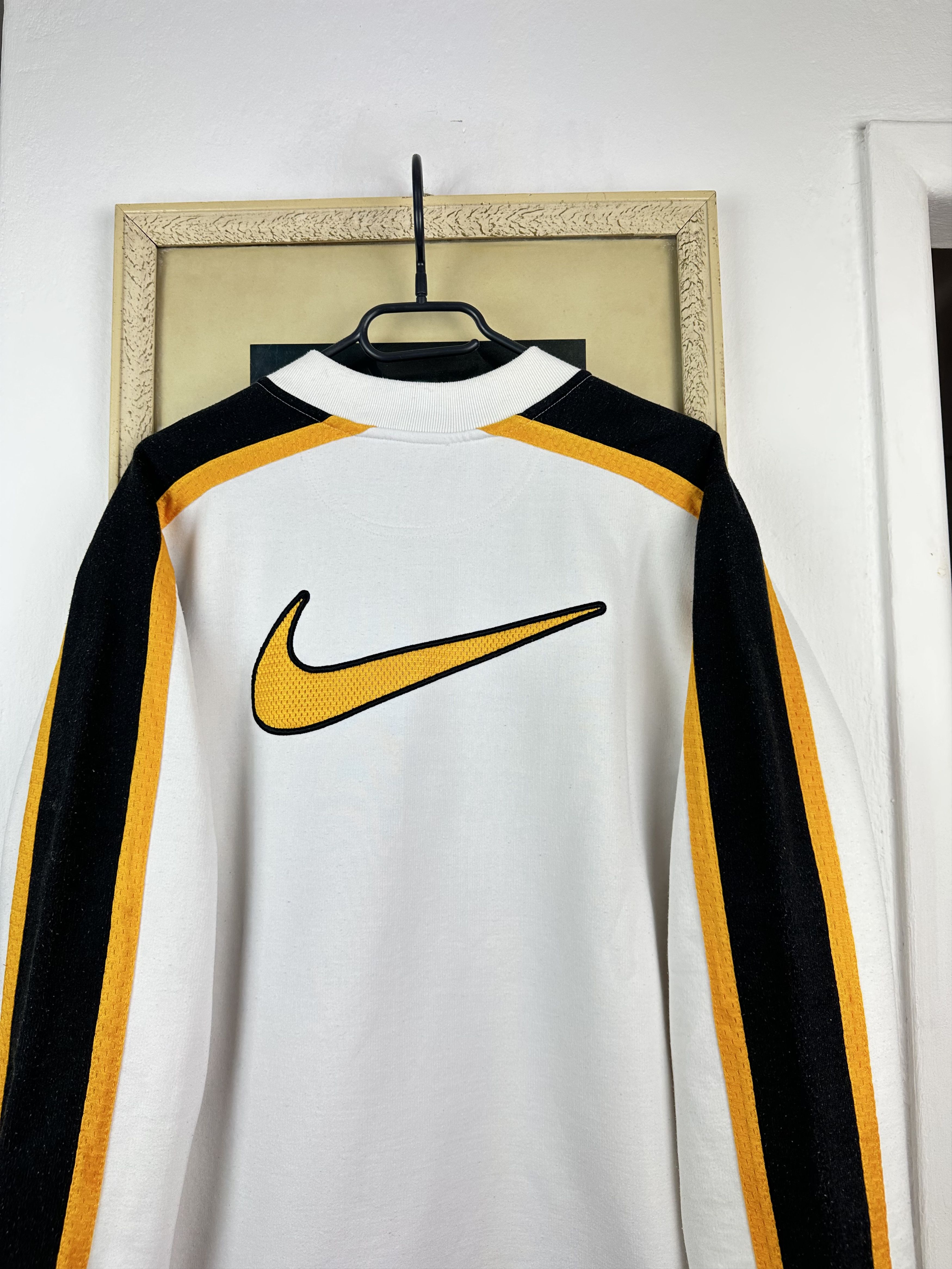 Nike Vintage Nike Big Logo Swoosh Sweatshirt White Rare Hype Size US S / EU 44-46 / 1 - 11 Thumbnail