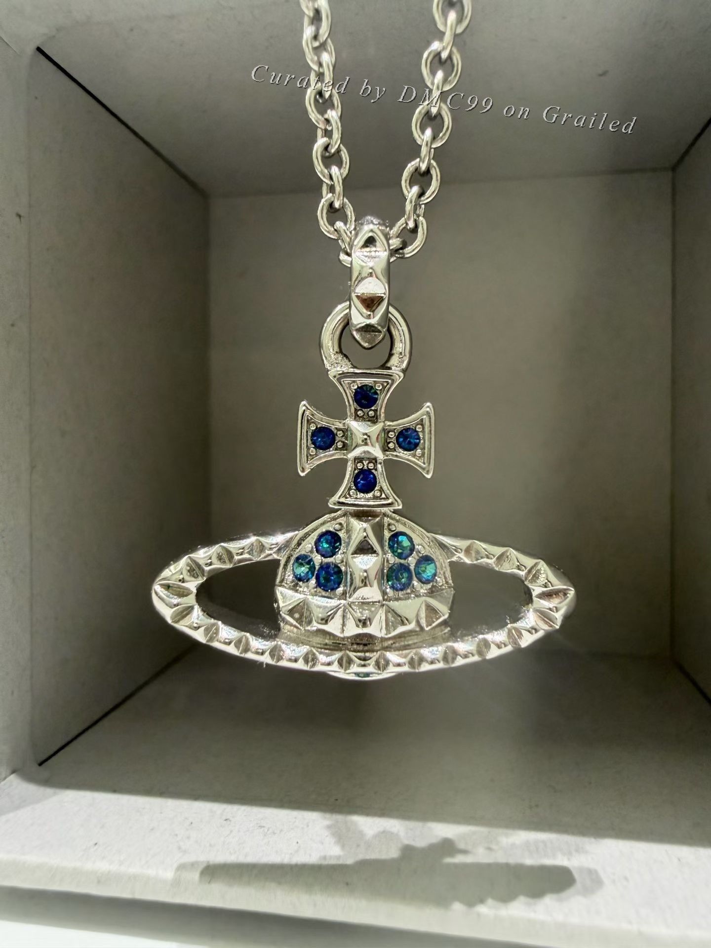 【美品】Vivienne Westwood シルバー〈定価49,500円〉 Vivienne Westwood Japan exclusive Silver Vivienne Westwood