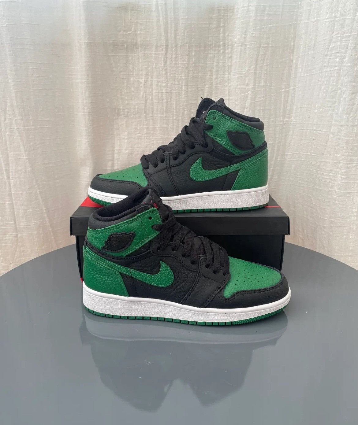 Jordan Brand Jordan 1 Pine Green 2.0 Size US 5 / IT 35 - 1 Thumbnail