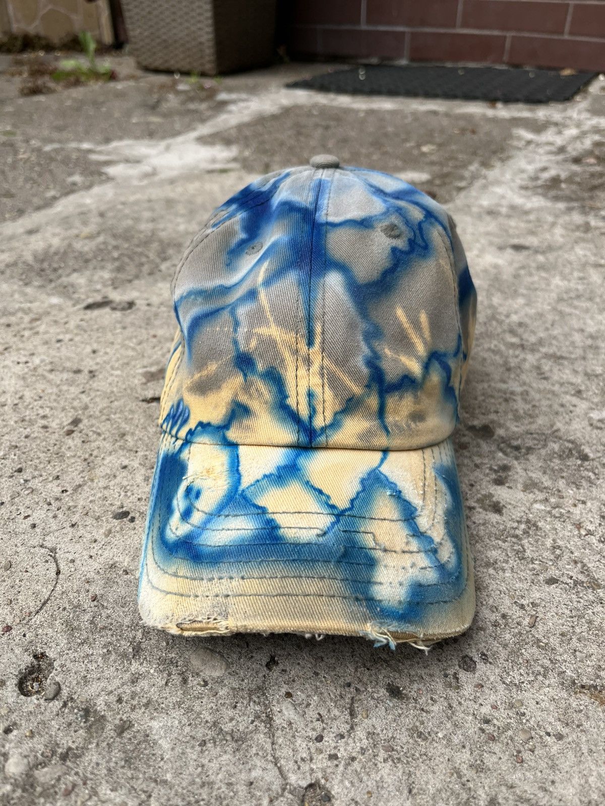 Japanese Brand Custom 1/1 Dad Cap Gull Color Bleach and airbrush Size ONE SIZE - 3 Thumbnail