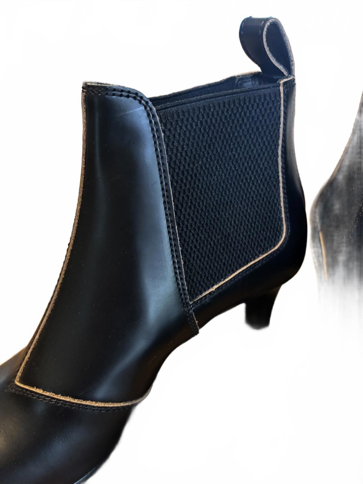 Gucci Gucci Black Leather Gold Buckle Boots Size 35 Size US 5.5 / IT 35.5 - 5 Thumbnail