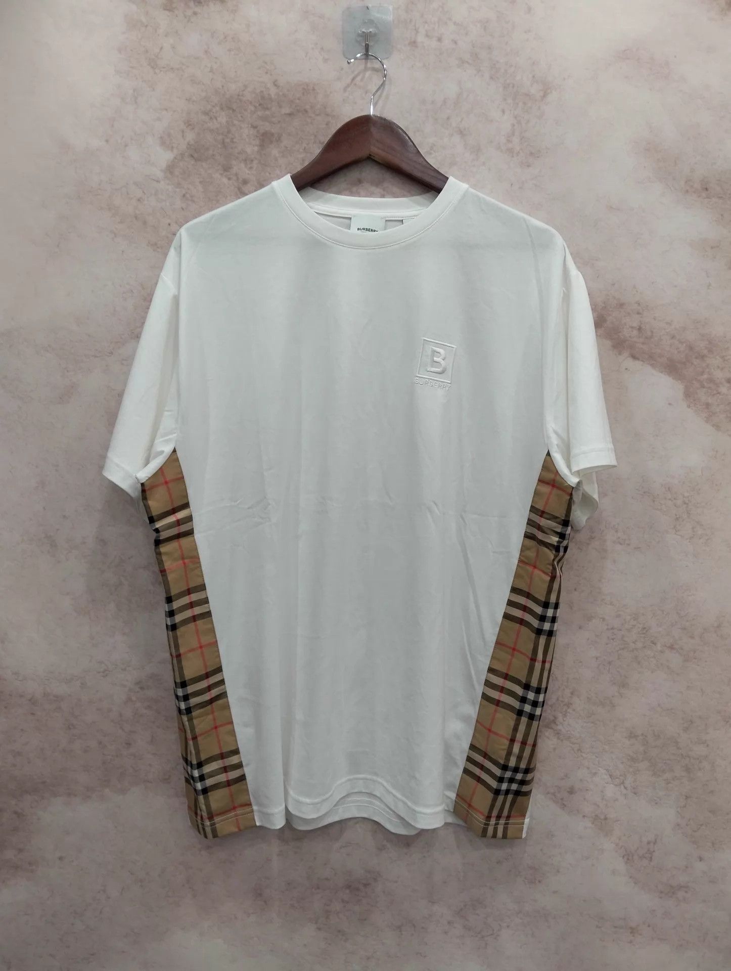 Burberry Burberry Side Check Short Sleeve T-Shirt L Size US L / EU 52-54 / 3 - 1 Thumbnail