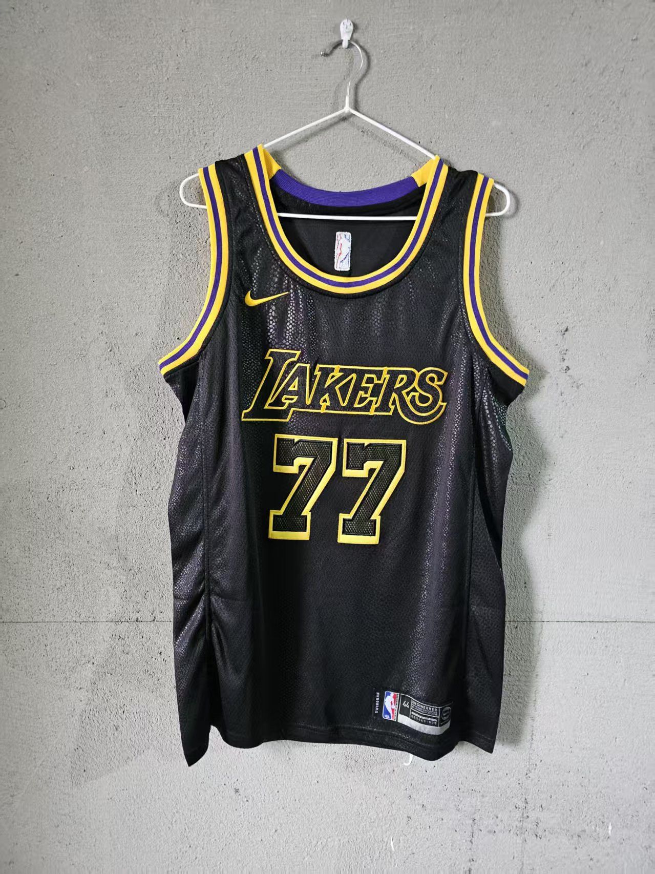 NBA Lakers #77 Luka Dončić Jersey Double Stitched Size US M / EU 48-50 / 2 - 2 Thumbnail