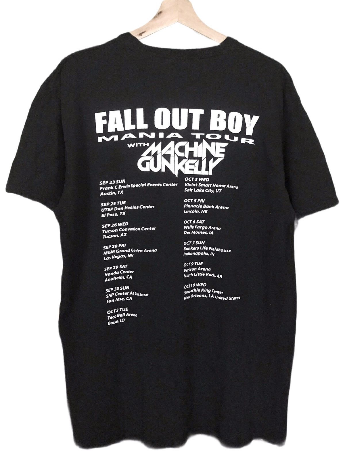 Band Tees Fall Out Boy Mania Tour Crewneck Tee Size US M / EU 48-50 / 2 - 2 Thumbnail