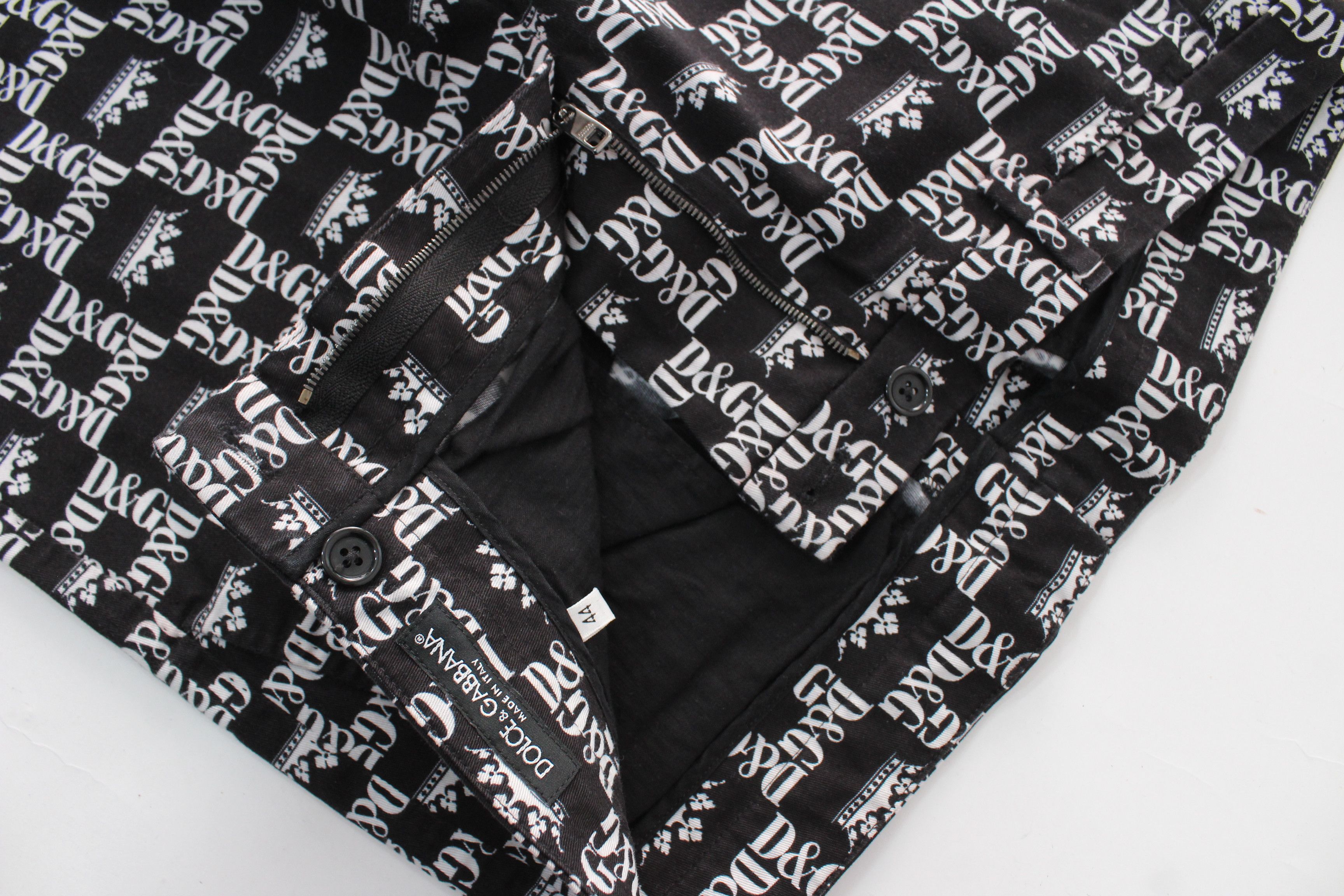 Dolce & Gabbana Dolce & Gabbana All-Over Logo Crown Print Shorts IT 44 / 28 Size US 28 / EU 44 - 8 Thumbnail
