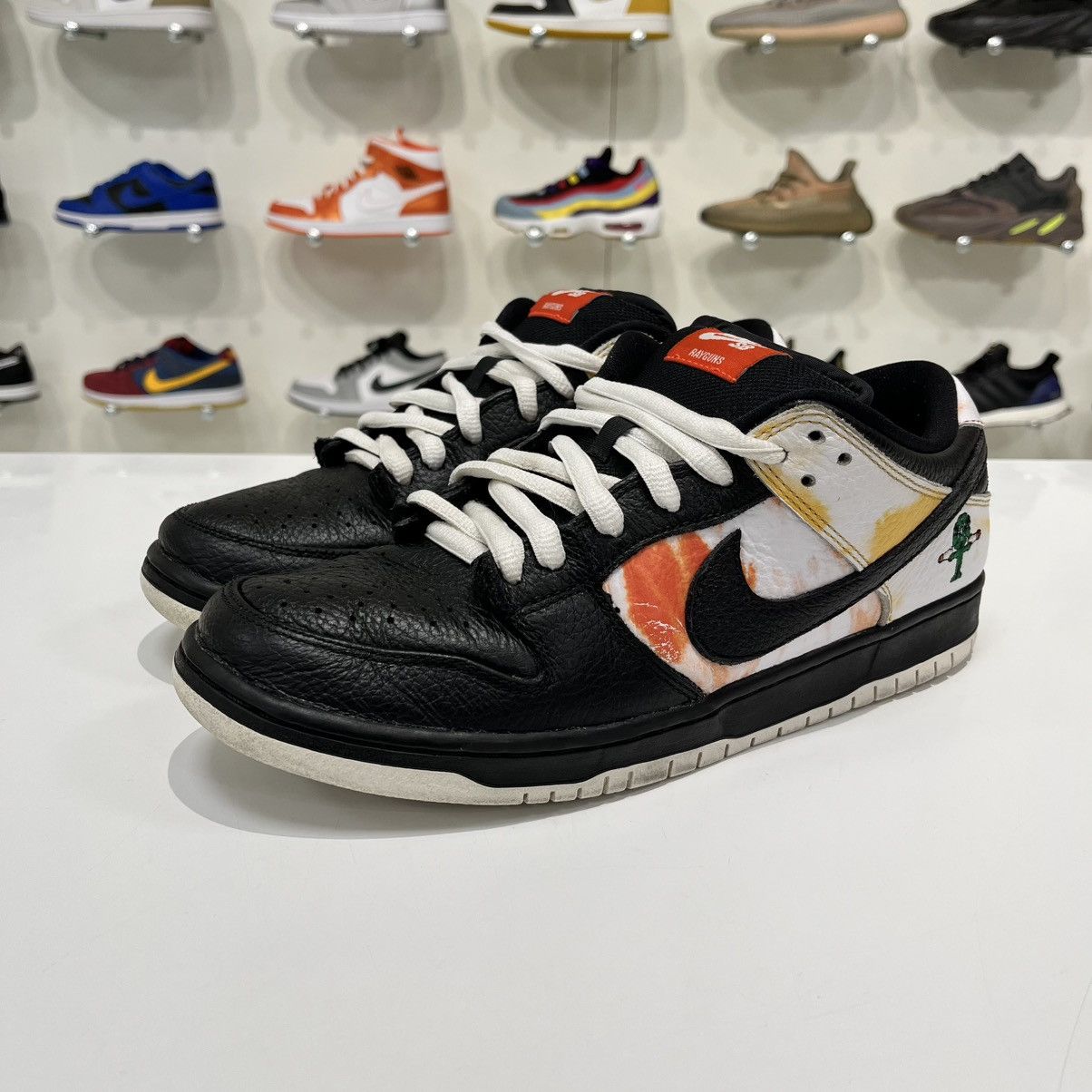 Nike SB Nike SB Dunk Low Raygun Tie-Dye Black Size US 10 / EU 43 - 2 Thumbnail