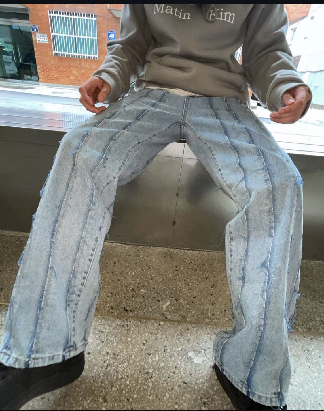 Designer × Matin Kim Matin Kim Cutting Loose Denim Pants Light Blue Size 30" / US 8 / IT 44 - 22 Thumbnail