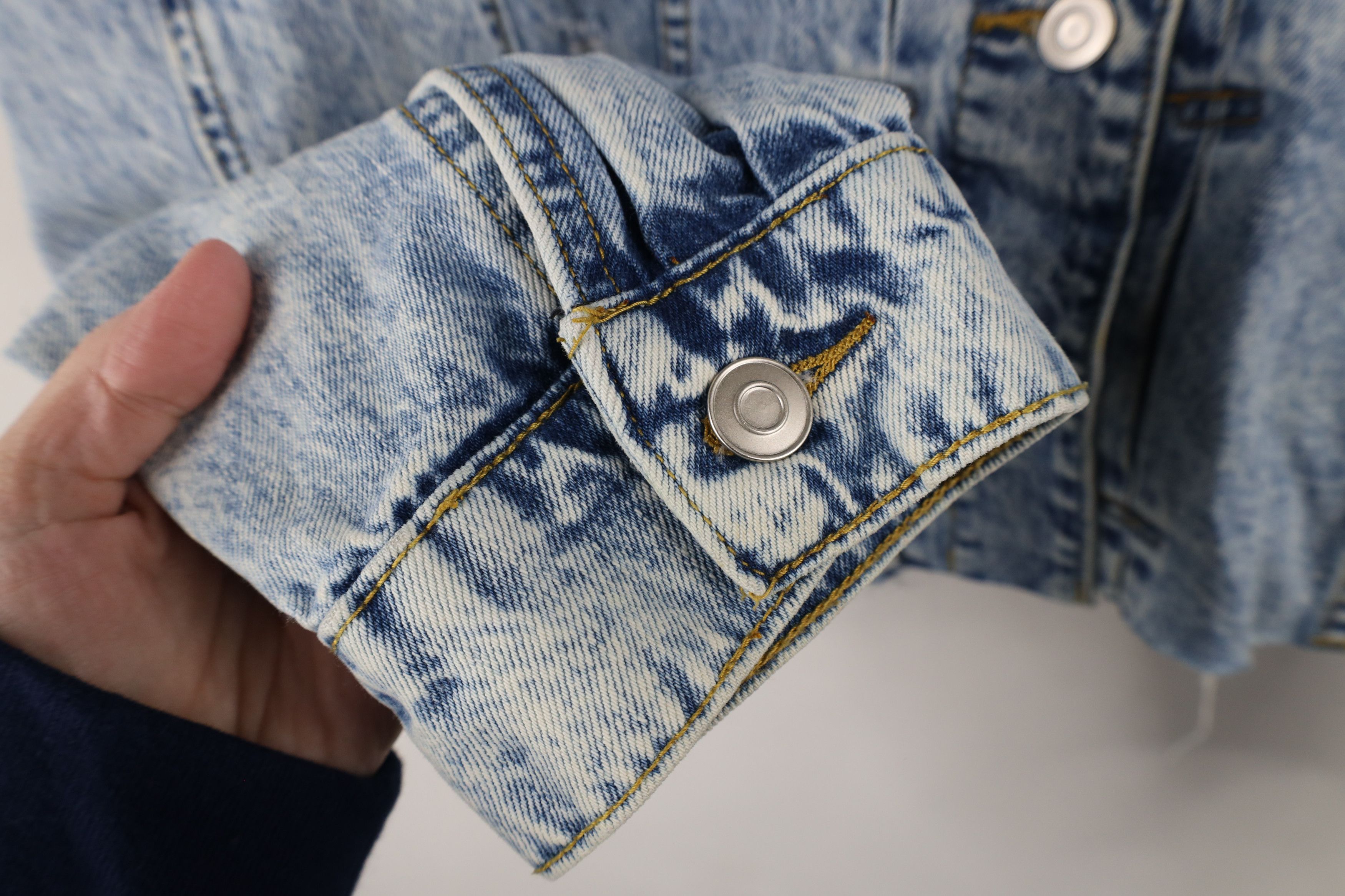 Vintage Buckle BKE Cropped Acid Wash Hooded Denim Trucker Jacket Size L / US 10 / IT 46 - 8 Thumbnail