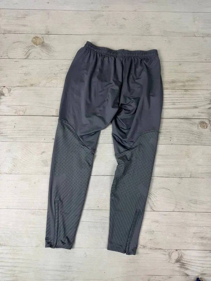 Nike Nike Liverpool Tracksuit Jacket And Pants Football Soocer Size US M / EU 48-50 / 2 - 16 Thumbnail