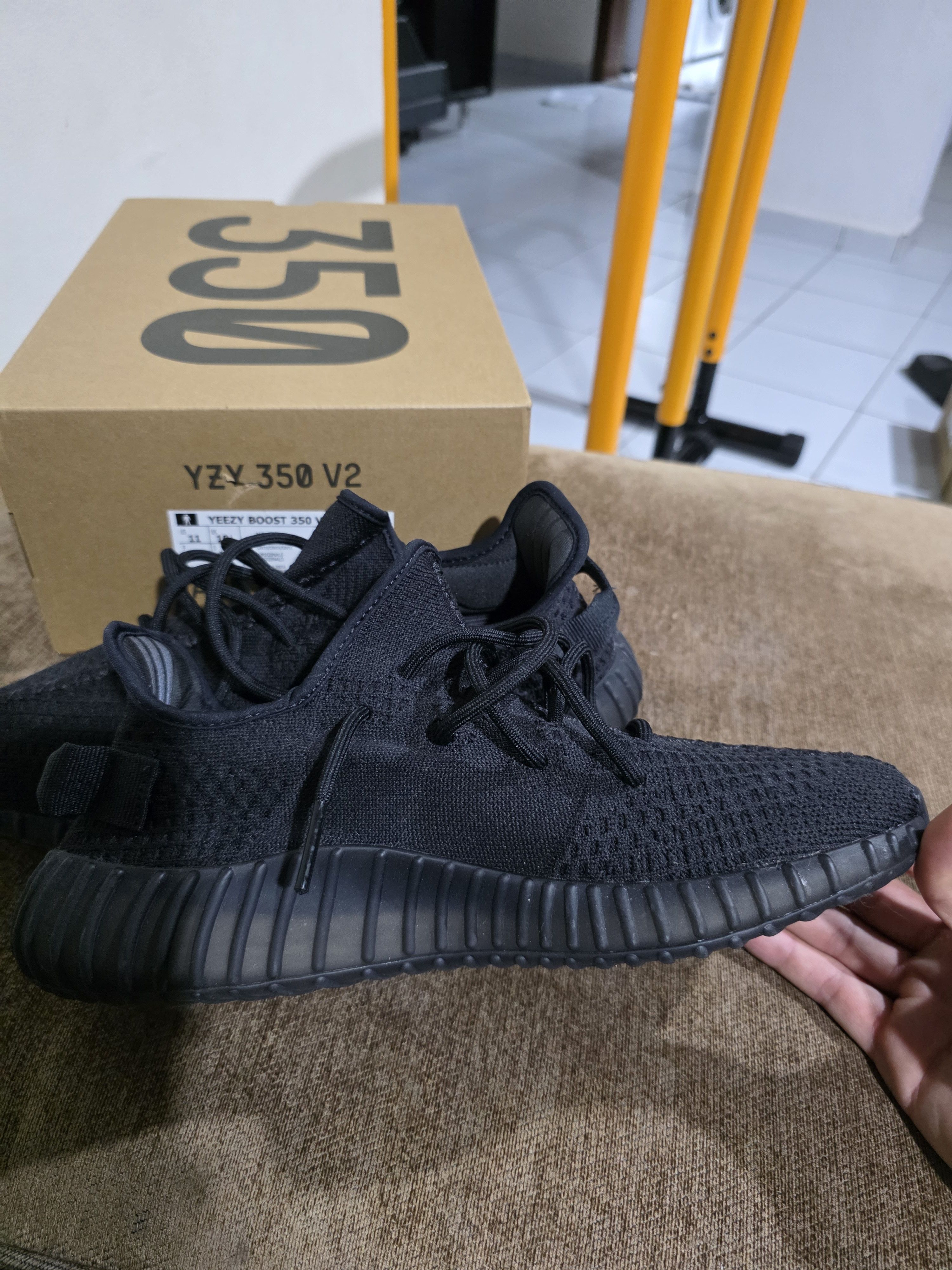 Yeezy Yeezy Boost 350v2 Onyx Size US 11 / EU 44 - 3 Thumbnail