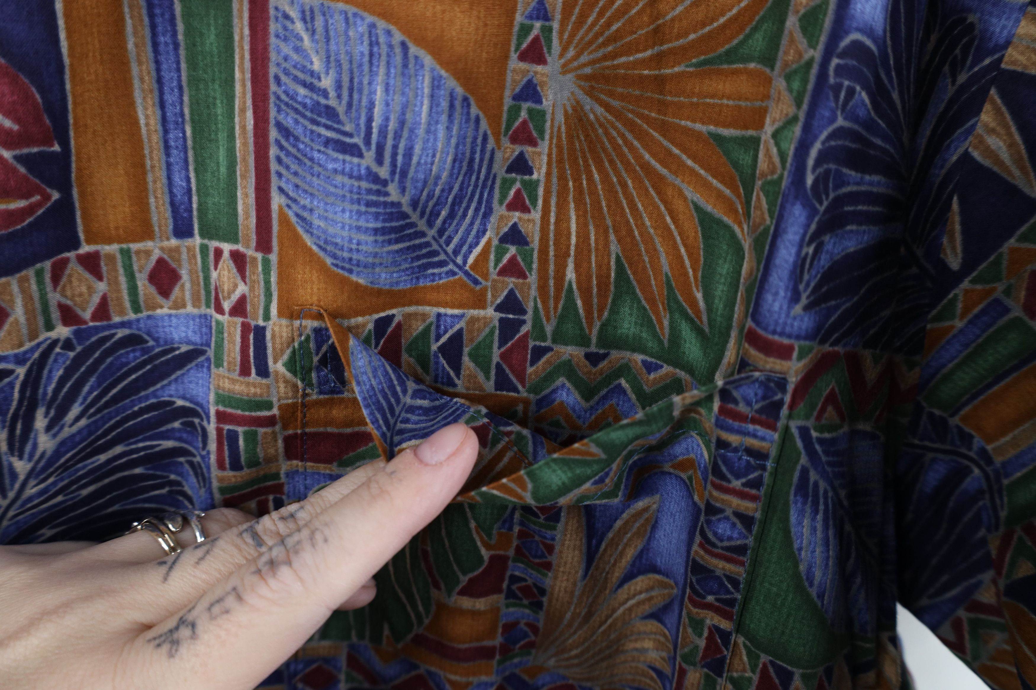 Vintage Vintage 90s Streetwear Rainbow Geometric Button Shirt Size US L / EU 52-54 / 3 - 6 Thumbnail