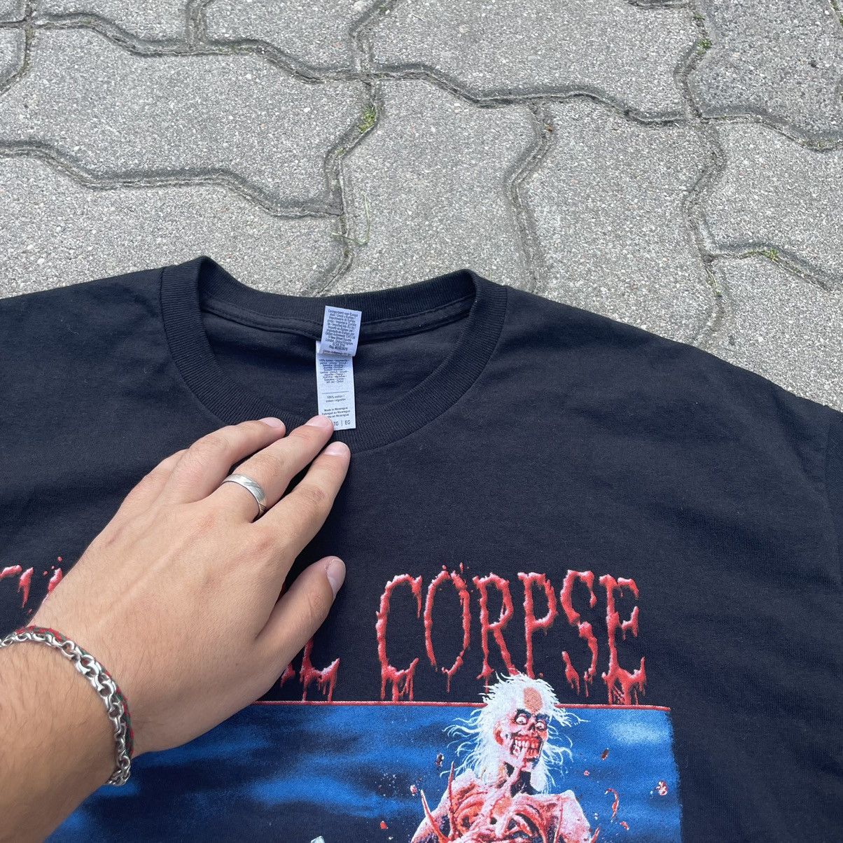 Band Tees × Vintage Cannibal Corpse Vintage Printed Tshirt Size US XL / EU 56 / 4 - 4 Thumbnail
