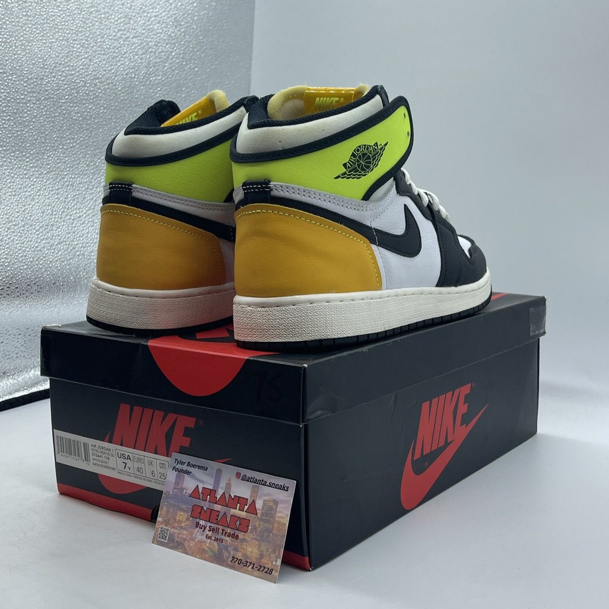 Jordan Brand Air Jordan 1 volt gold Size US 7 / EU 40 - 5 Thumbnail
