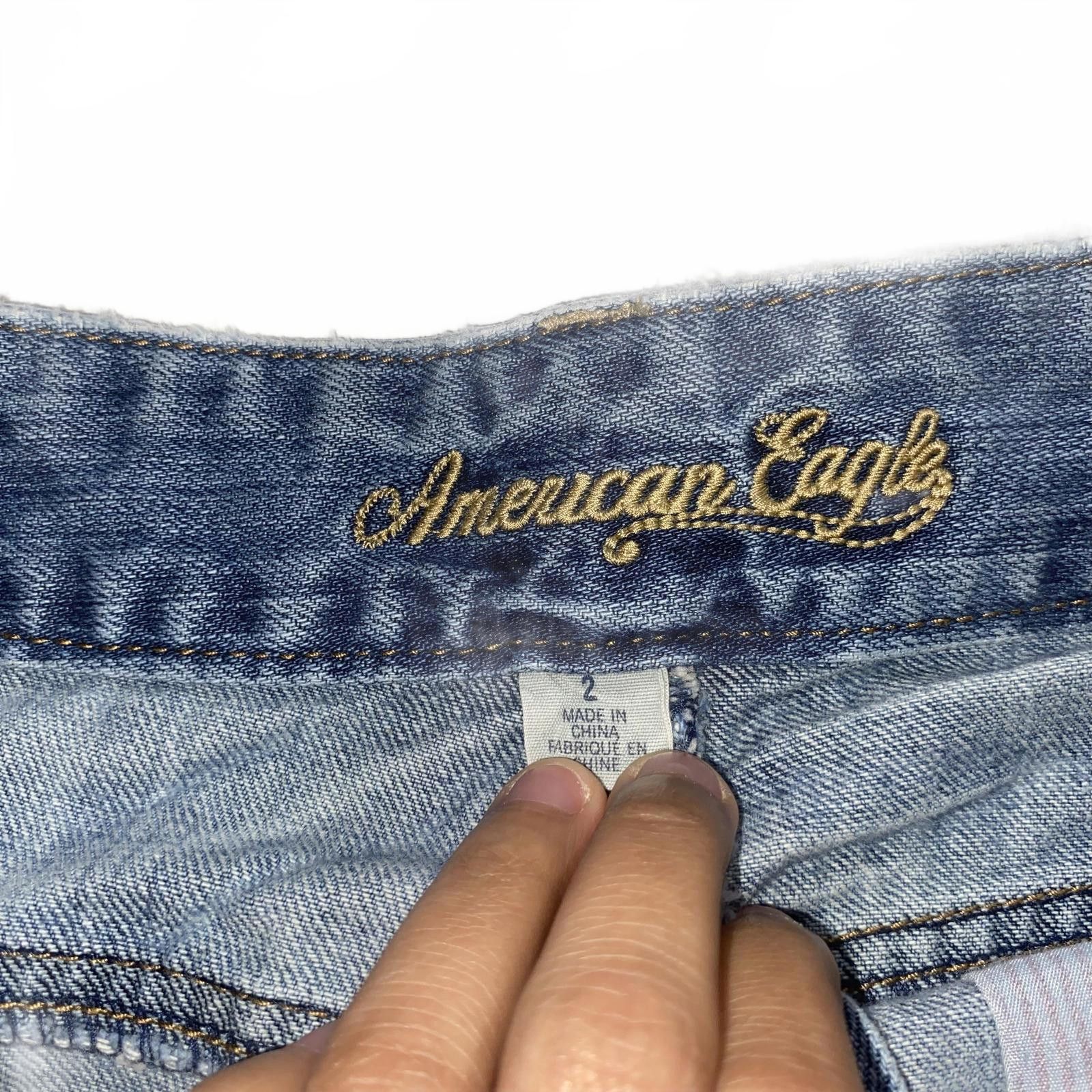 American Eagle Outfitters Y2K American Eagle Distressed Denim Mini Skirt 2 Skirt 2000s Size 26" / US 2 / IT 38 - 3 Thumbnail