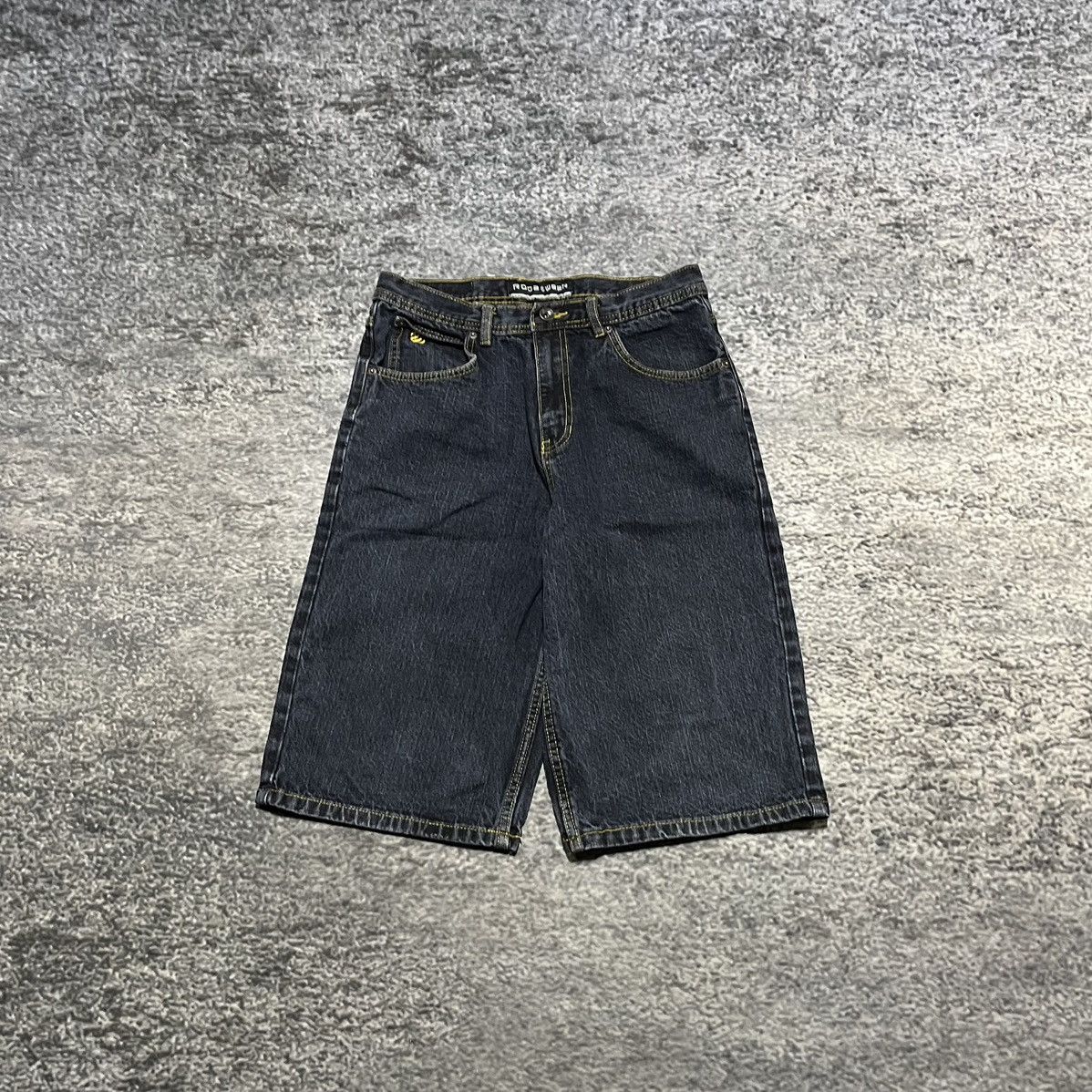 Rocawear VINTAGE Y2K ROCAWEAR BAGGY JORTS GRUNGE SKATER SHORTS SZ 29 Size US 29 - 2 Thumbnail