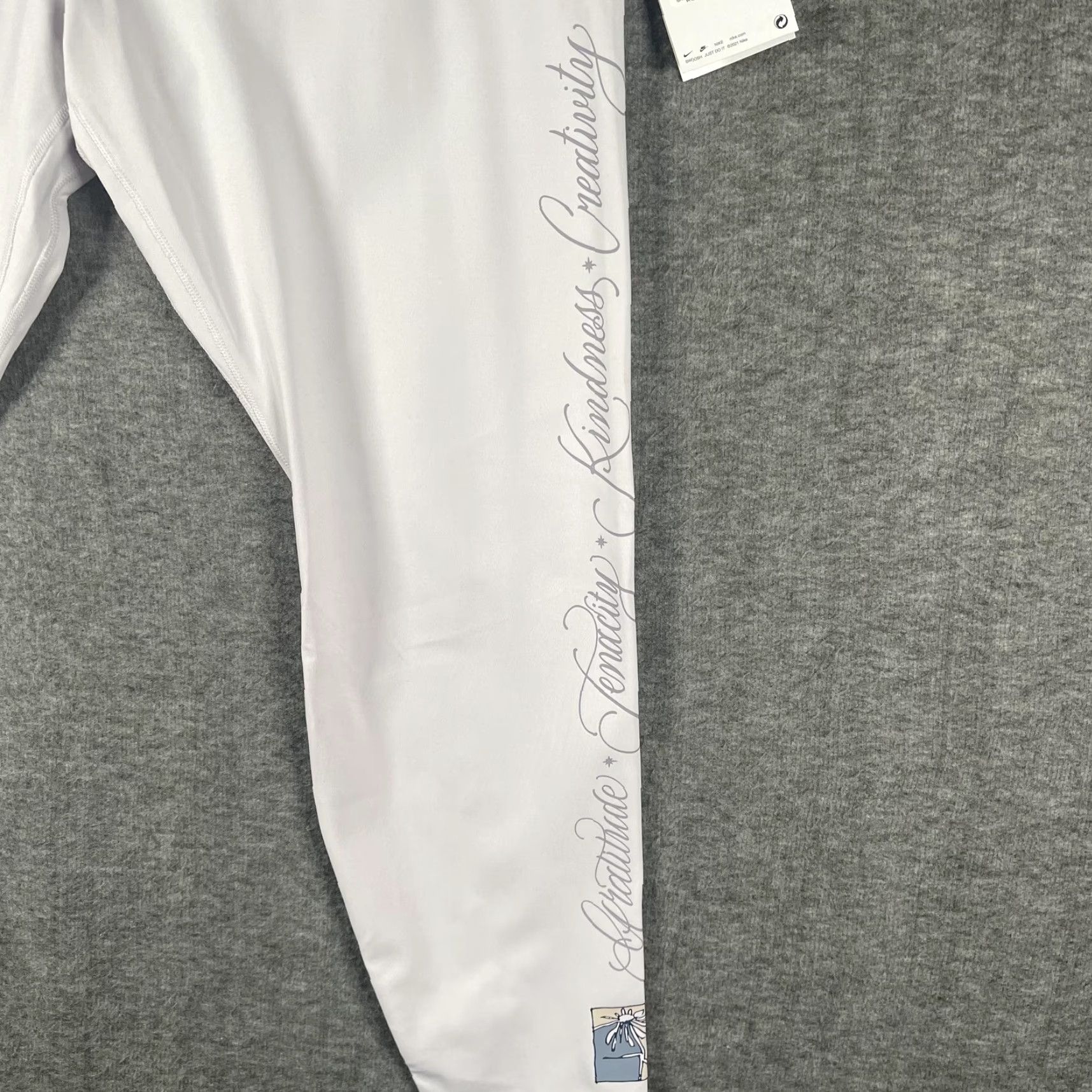 Nike VINTAGE Nike Leggings Womens 2X White One Luxe Dri-FIT Mid Rise Leggings Serena Script Black? Size 40" / US 18 - 3 Thumbnail