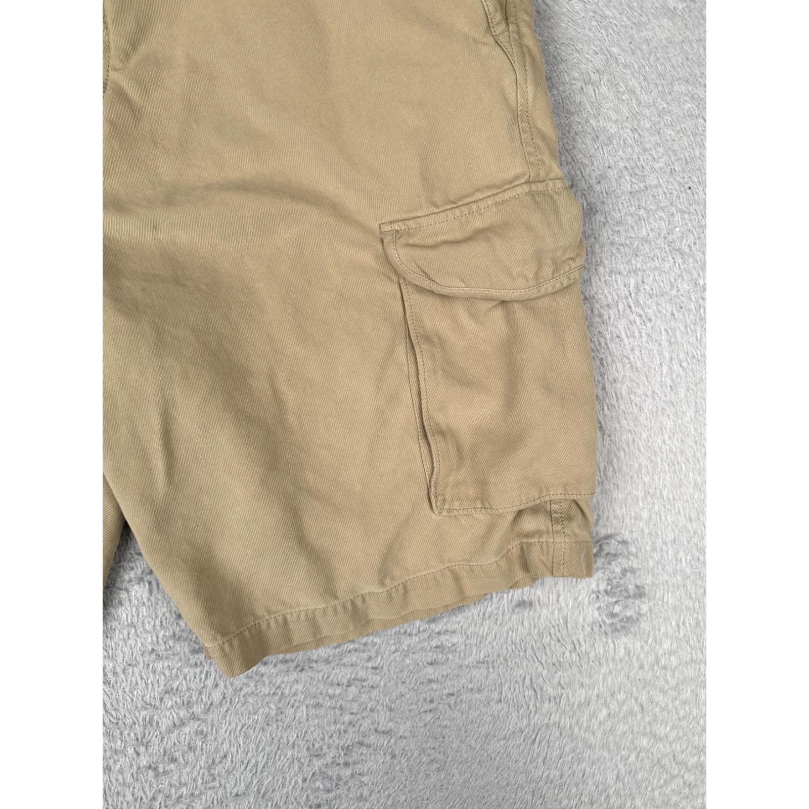 Tommy Bahama Tommy Bahama Cargo Shorts Mens 40 Khaki Tan 100% Silk Flat Front Pockets Beige Beach Classic Vintage No Size US 40 / EU 56 - 2 Thumbnail
