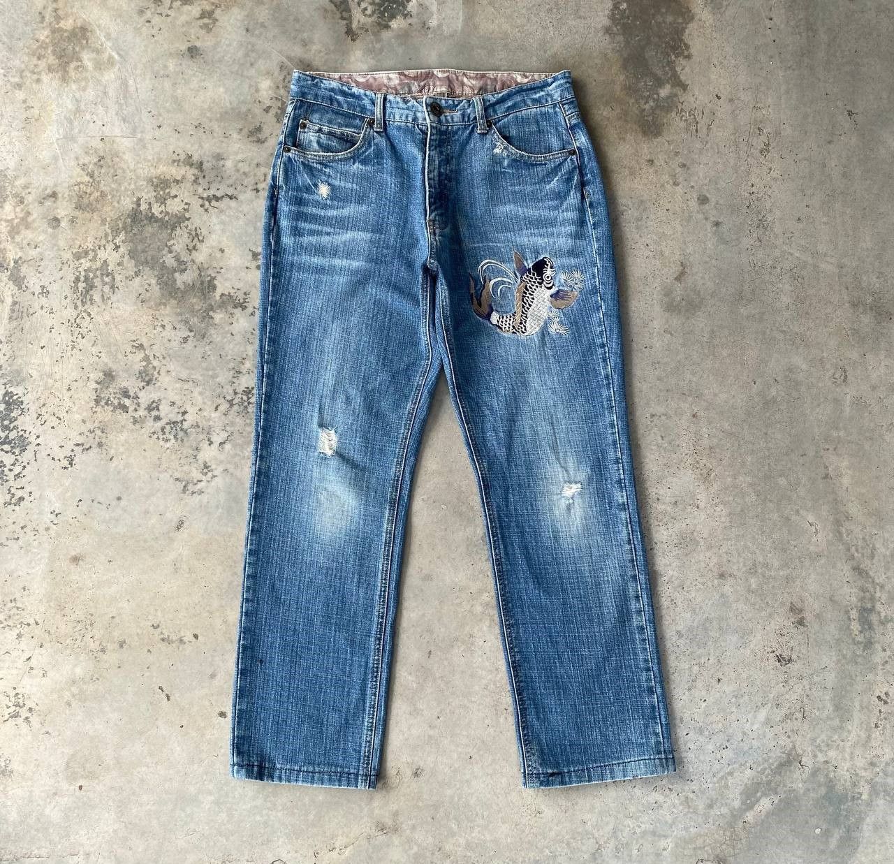 Japanese Brand × Kamakura JAPANESE BRAND SUKAJAN KOI FISH EMBROIDERED DISTRESSED JEAN Size US 31 - 3 Thumbnail