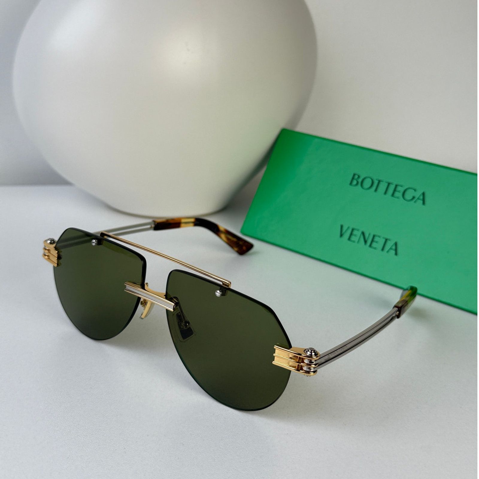 Bottega Veneta NEW Bottega Veneta BV1342S Two Toned Aviator  display picture 2