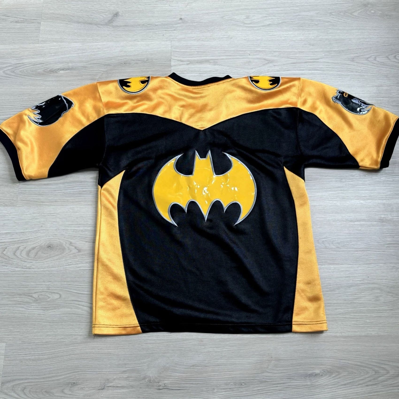 Vintage VINTAGE Warner Bros Batman Jersey T-Shirt XL Black Embroidered Retro 2002 HTF Mens Size US XL / EU 56 / 4 - 6 Thumbnail