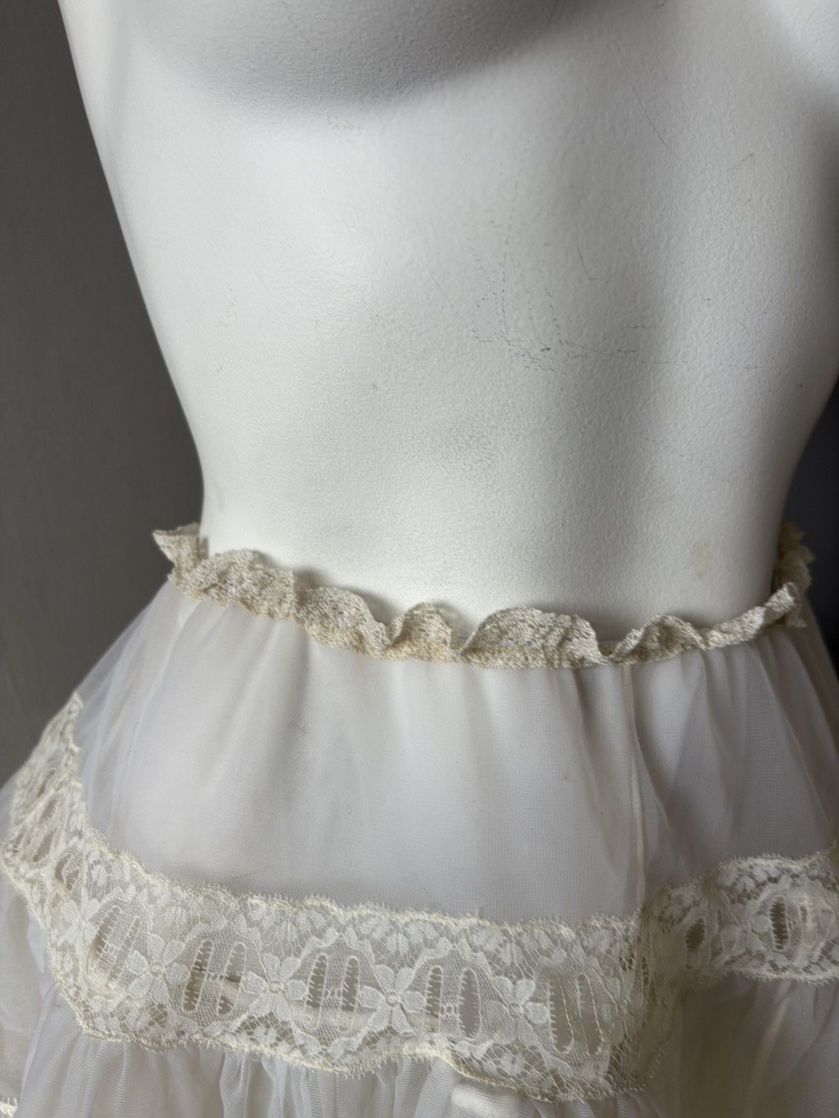 Vintage Vintage petticoat Size 26" / US 2 / IT 38 - 18 Thumbnail