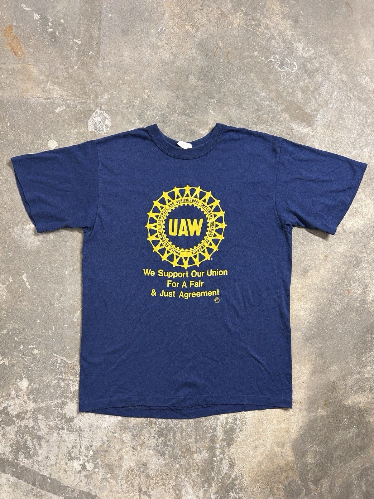 Vintage Vintage 80’s UAW Union Governments Worker T-shirt Size Small Size US S / EU 44-46 / 1 - 1 Thumbnail
