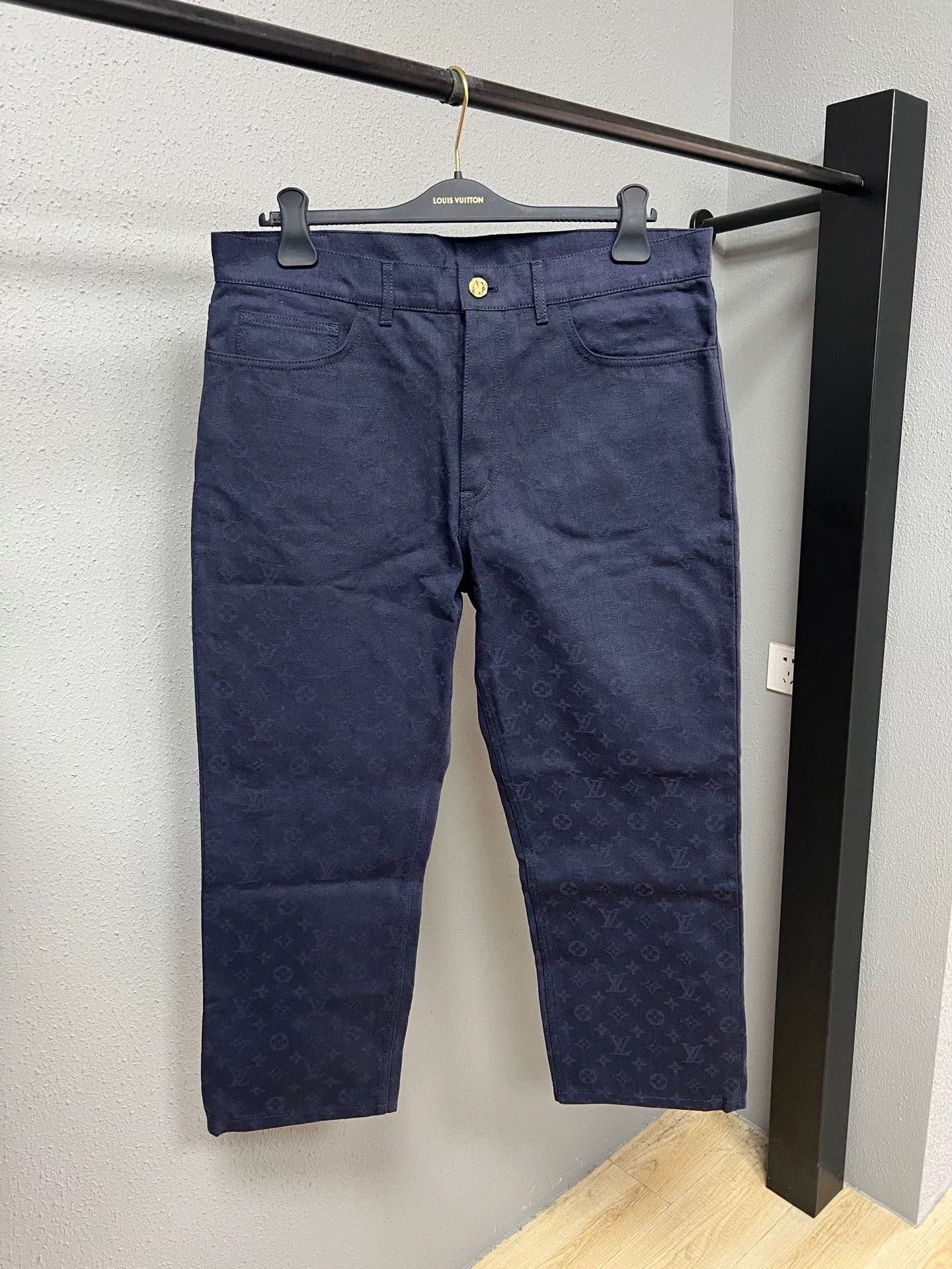 Louis Vuitton louis vuitton monogram dark denim pants Size US 36 / EU 52 - 1 Thumbnail