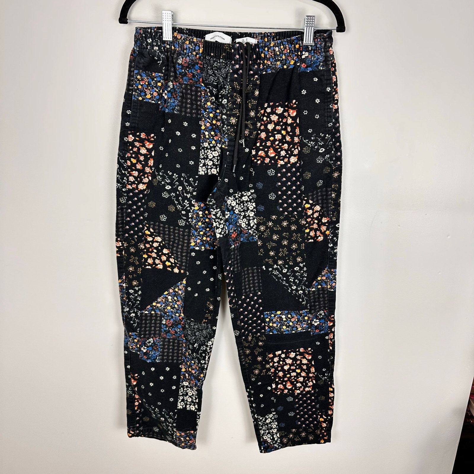 Urban Outfitters UO Mens Patchwork Floral Pattern Beach Casual Pant Sz Small Size US 26 / EU 42 - 5 Thumbnail