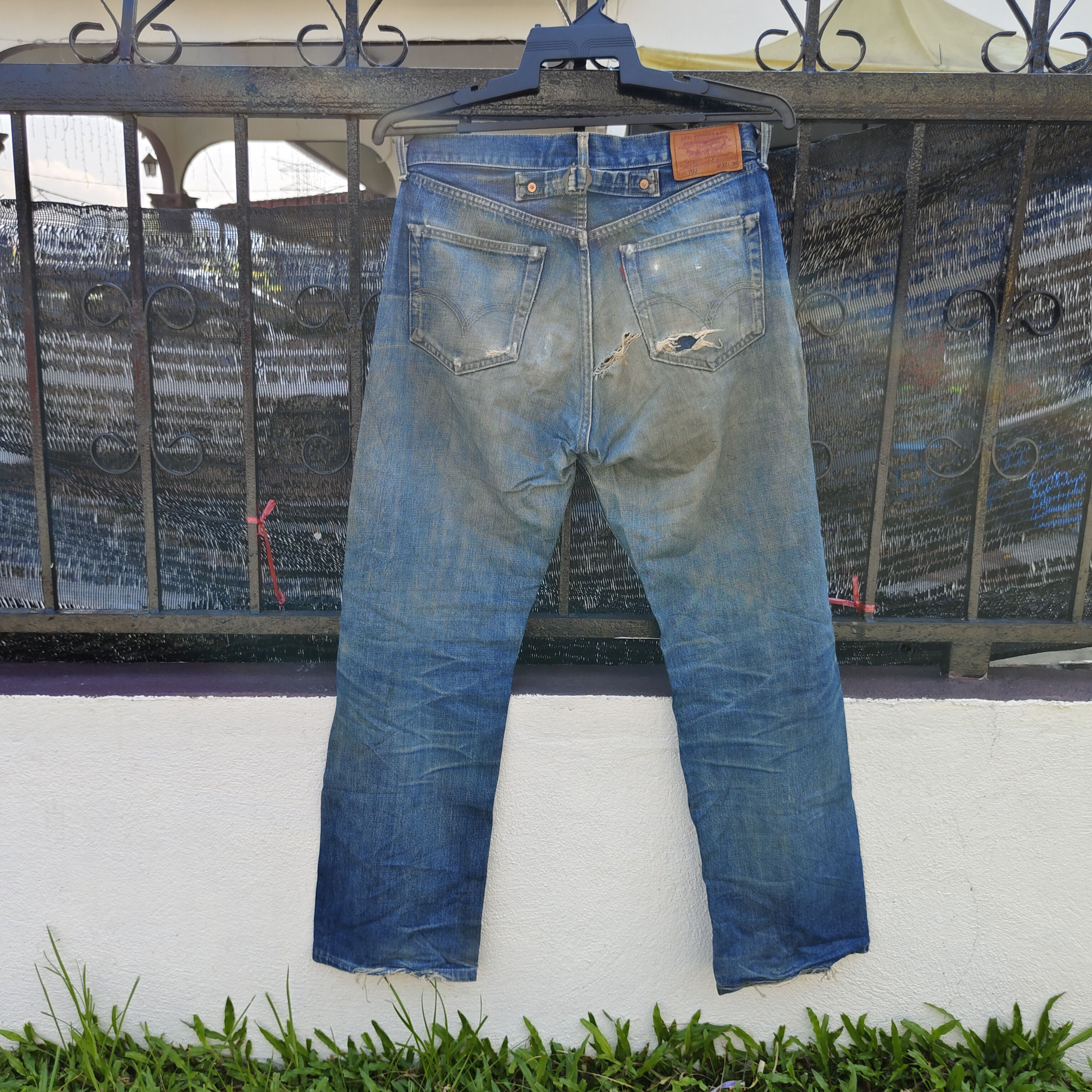 Levi's Vintage 90s Levi's 702 Big E Distressed Selvedge Jean Size US 31 - 1 Thumbnail