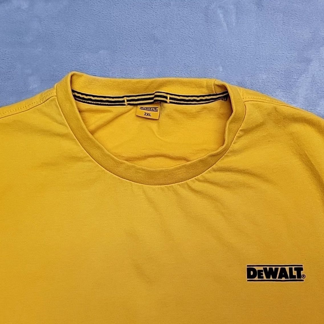 Delta VINTAGE DeWalt Tools Shirt Men 2XL Yellow Long Sleeve Pullover Crewneck Logo Graphic TEE Mens Size US XXL / EU 58 / 5 - 4 Thumbnail