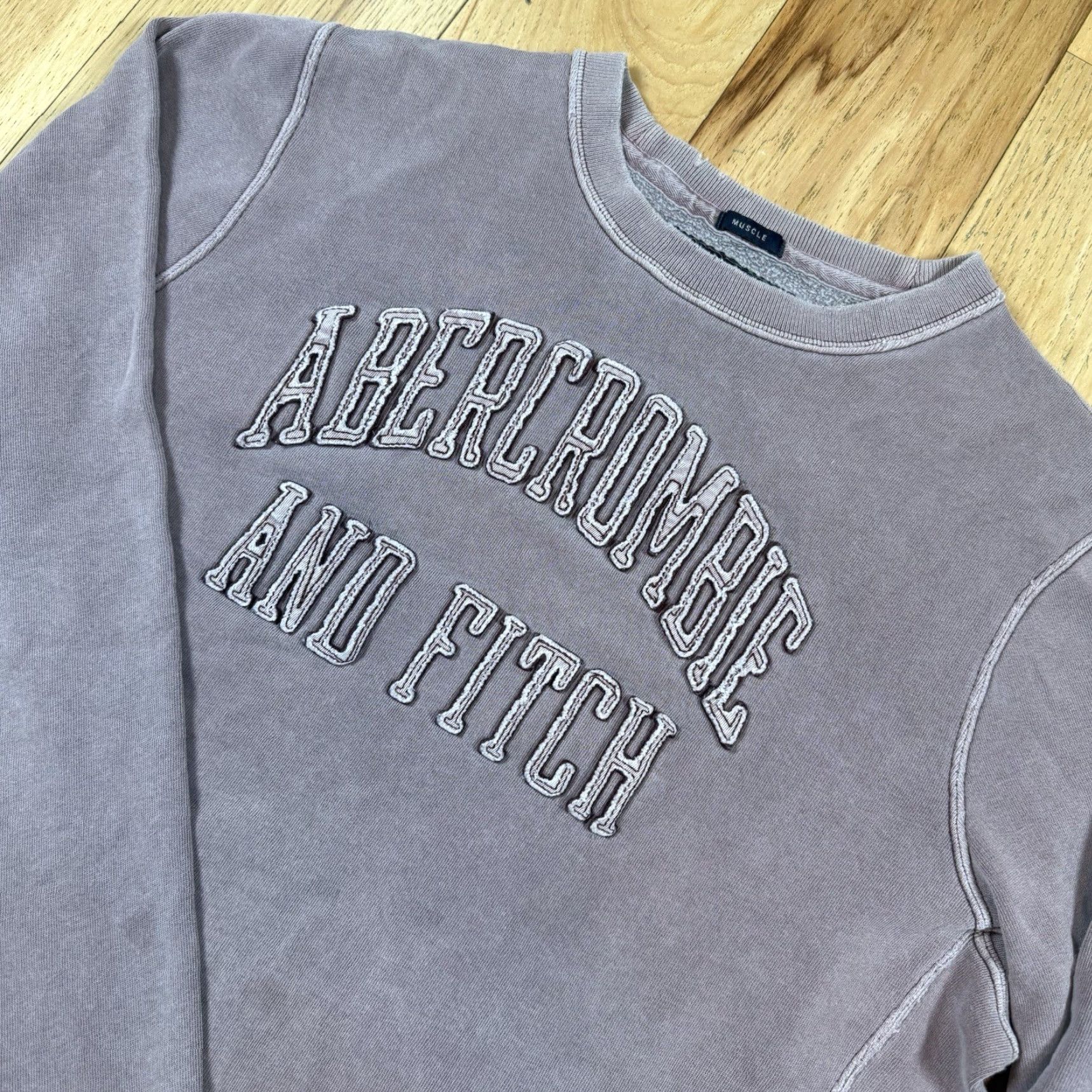 Abercrombie & Fitch Abercrombie & Fitch Sweatshirt Crew Neck Mens Large Lavender Embroidered Pullover Size US L / EU 52-54 / 3 - 2 Thumbnail