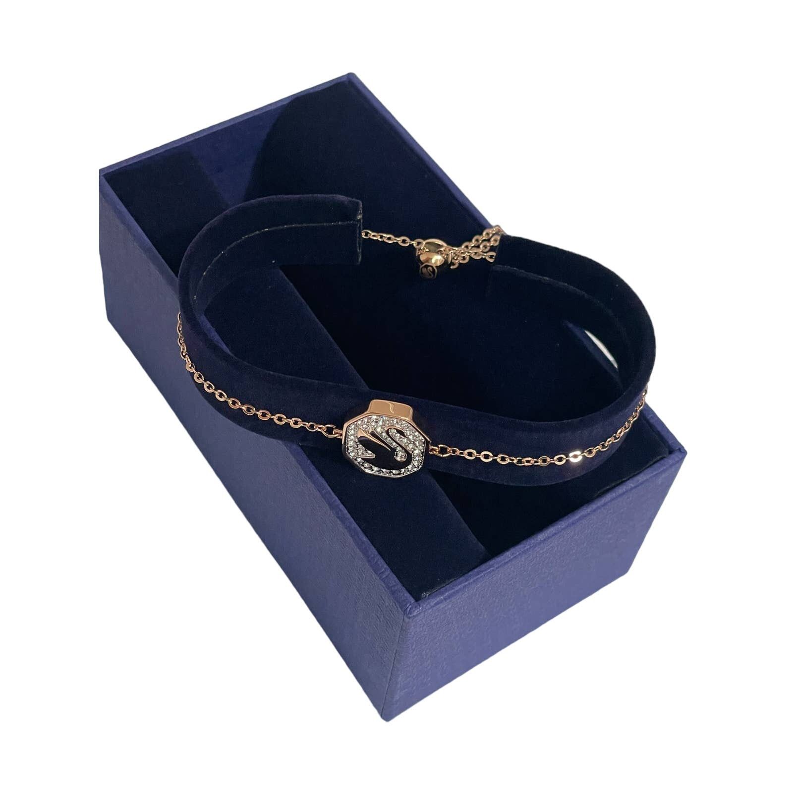 Swarovski Swarovski swan jewelry set bundle earrings and bracelet New Size ONE SIZE - 8 Thumbnail