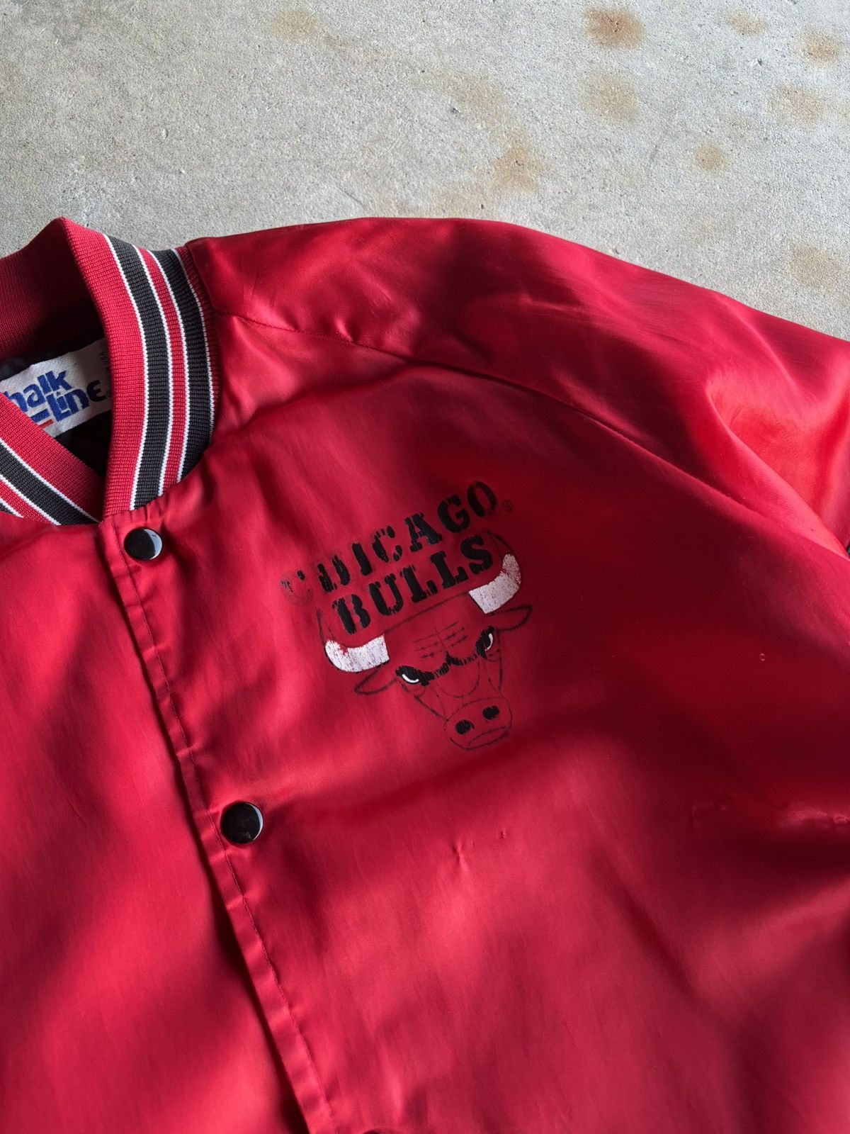 Chalk Line Vintage 90s Chalkline Chicago Bulls Satin Red Bomber Size US M / EU 48-50 / 2 - 3 Thumbnail
