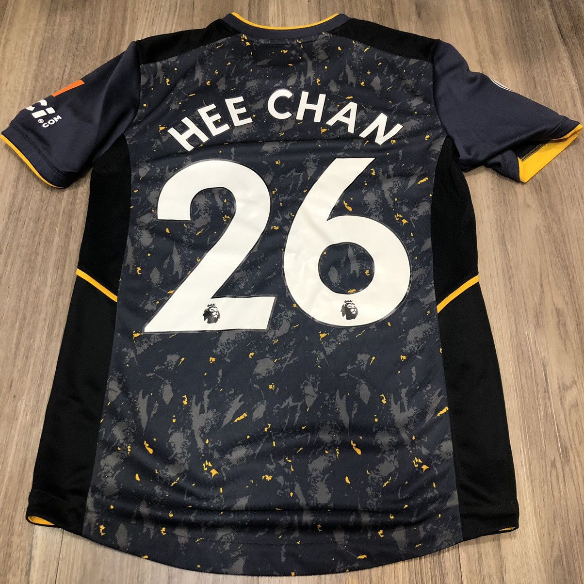 Castore Wolves 21/22 away shirt #26 Hee chan Size US S / EU 44-46 / 1 - 2 Thumbnail