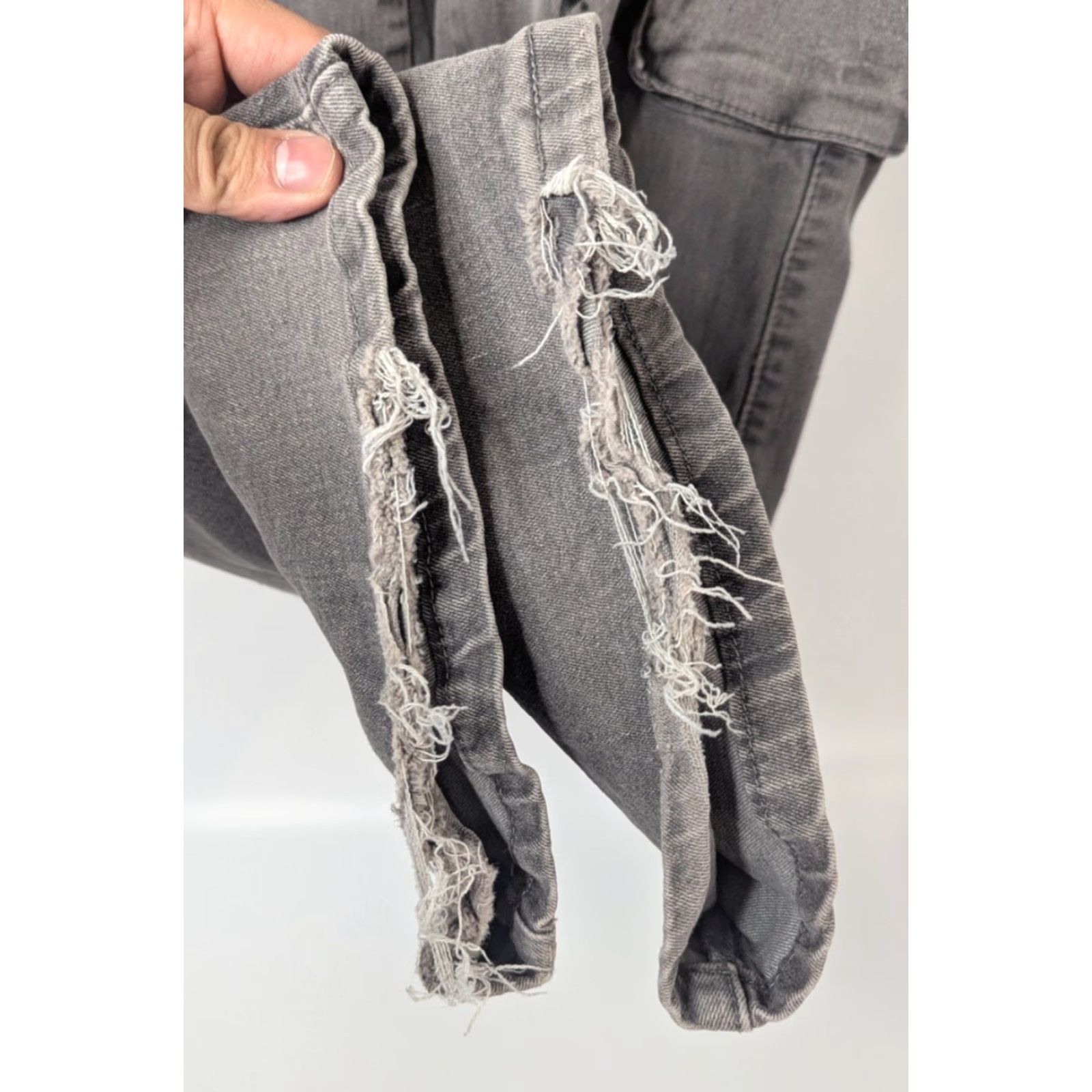 Hot Topic Hot Topic Jeans Gray Star Print Cargo Baggy Distressed Punk Goth Emo Shirt or Jeans? Size 32" / US 10 / IT 46 - 5 Thumbnail