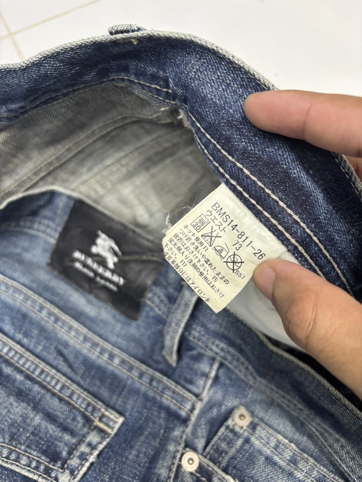 Burberry VINTAGE BURBERRY BOOTCUT FLARED DENIM JEANS Size US 32 / EU 48 - 11 Thumbnail