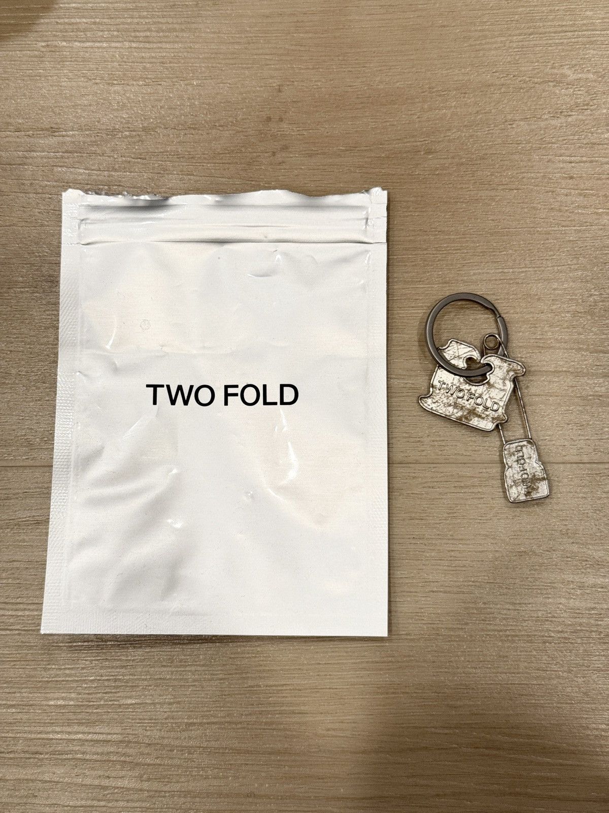 Vintage RARE! Two Fold LA Pin Keychain Size ONE SIZE - 2 Thumbnail