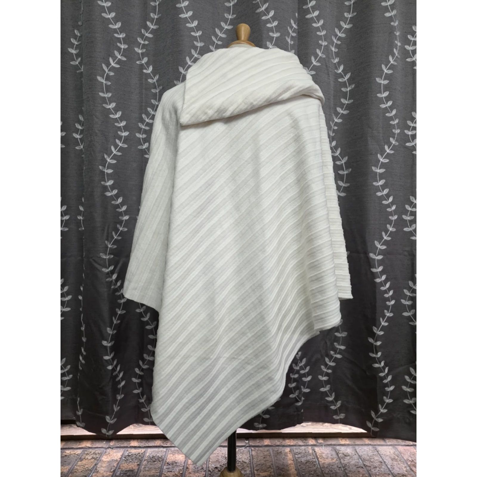 Vintage VINTAGE Le Moda Shawl Collar Fleece Poncho Ivory One Size OSFM Womens Button Accent Knit Cape Size ONE SIZE - 3 Thumbnail