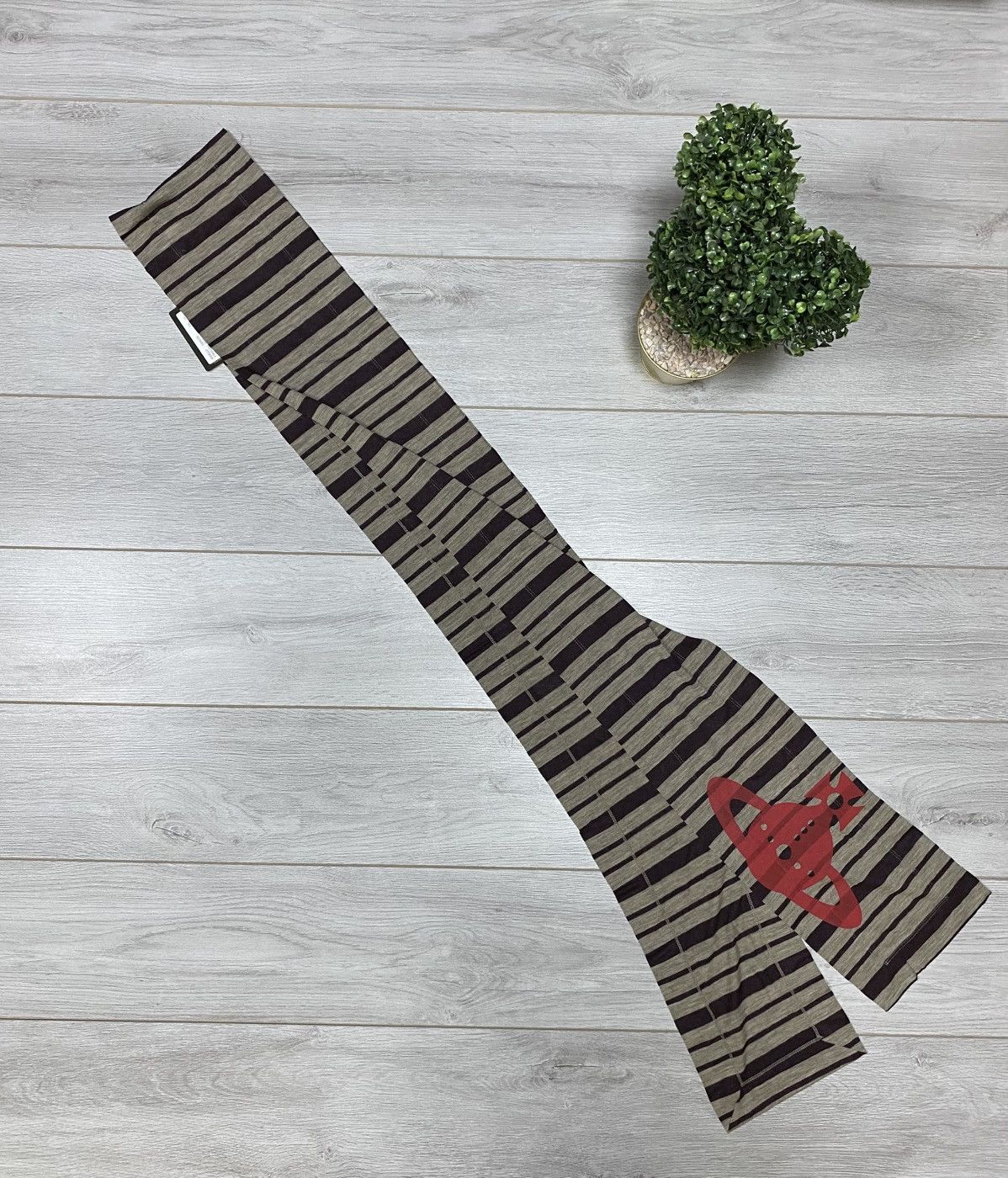 Vivienne Westwood Vivienne Westwood very long 🪐 wool scarf Big Orb logo print Size ONE SIZE - 2 Thumbnail