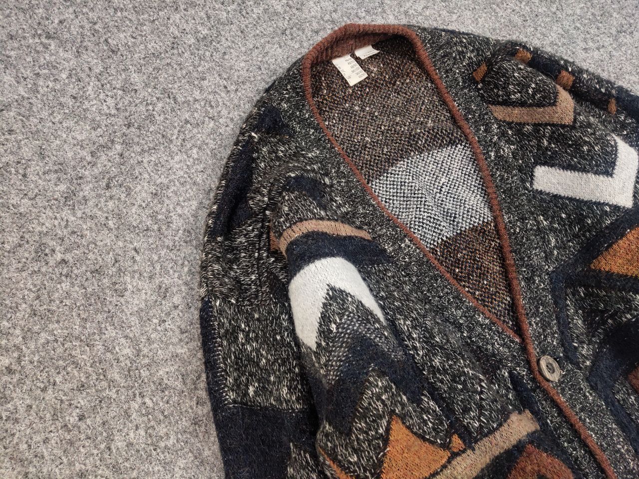Japanese Brand Vintage 90's Japanese Style Knit Art Gray Pattern Cardigan Size US L / EU 52-54 / 3 - 7 Thumbnail