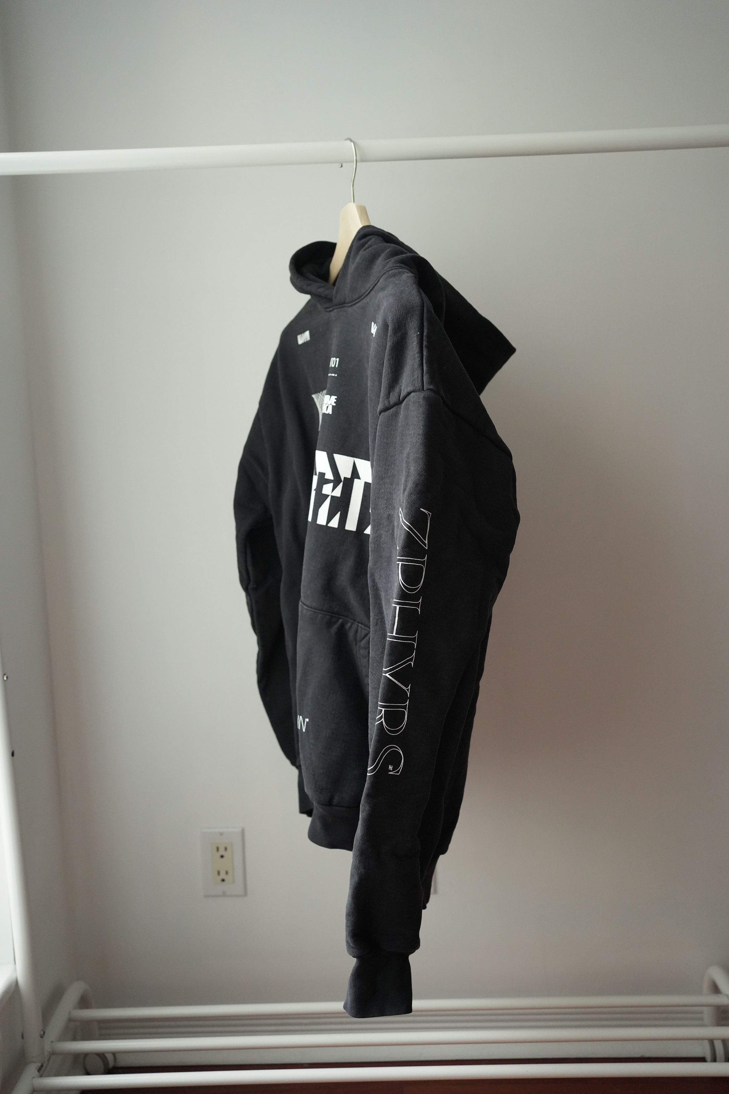 希少美品ACRONYM ROG FIS7-RSフーディー