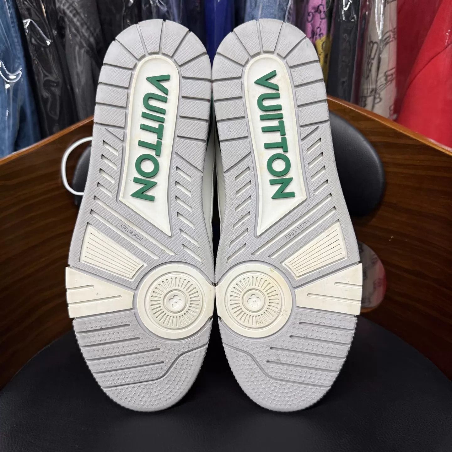 Louis Vuitton Louis Vuitton Trainer New White Green Embossed 8.5/42.5 Size US 9.5 / EU 42-43 - 9 Thumbnail