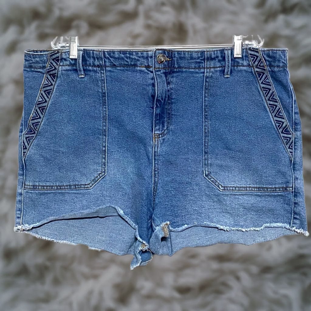 Vintage VINTAGE Knox Rose Jean Shorts Aztec Chevron Cut Off Blue Denim Womens 20W Festival Boho Size 42" / US 20 - 1 Thumbnail