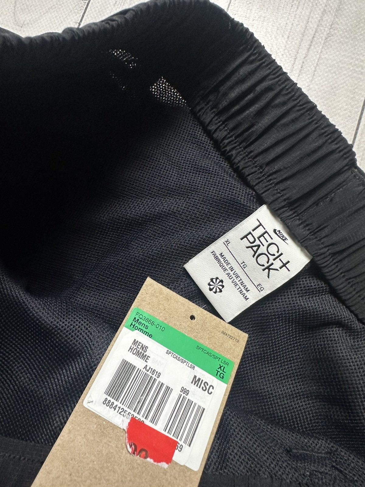 Nike Nike tech pack multi pocket rare Y2K joggers size XL Size US 36 / EU 52 - 5 Thumbnail