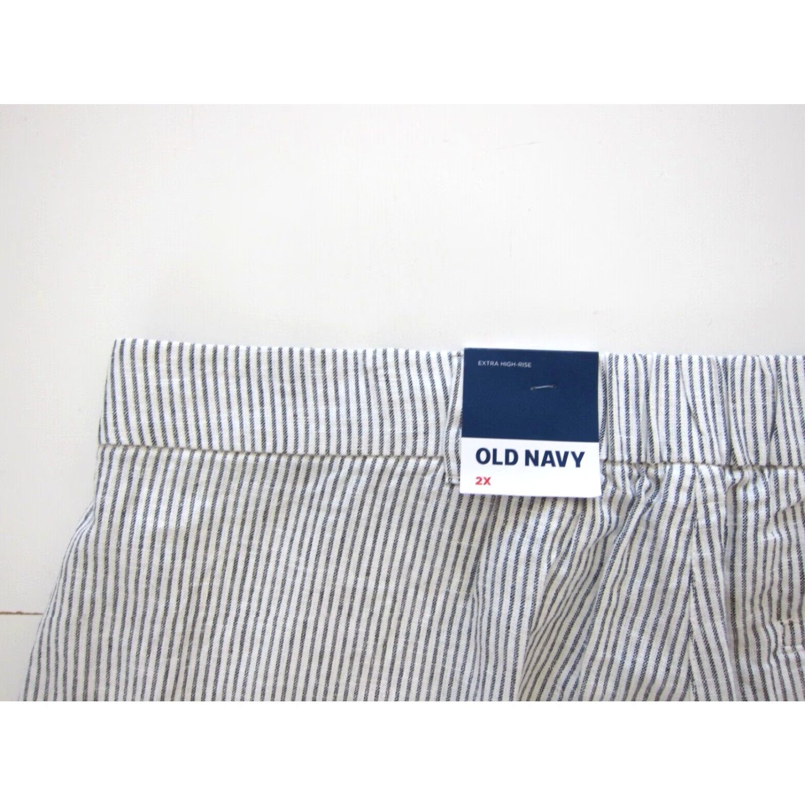 Old Navy NWT Old Navy Stripe Linen Chino Shorts Women 2X Grey White Extra High Rise NWT Plus Size 40" Waist 6" Inseam Women Size 40" / US 18 - 5 Thumbnail
